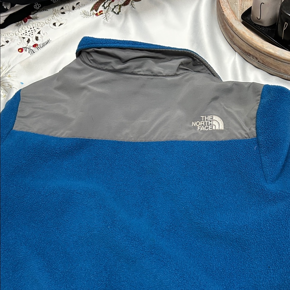 The North Face Blue and Gray Outdoor Fleece - Picture 7 of 7
